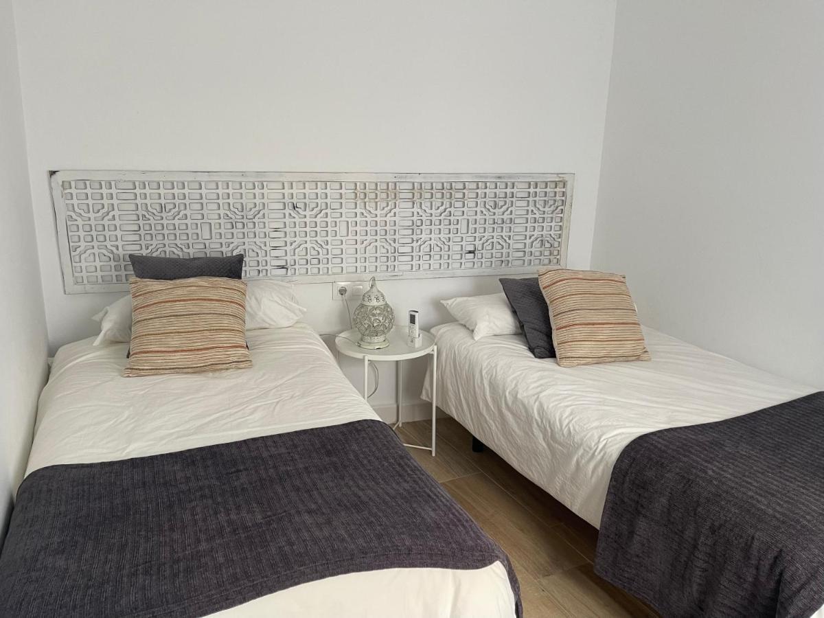 Apartamentos La Higuera 1 Rota Bagian luar foto